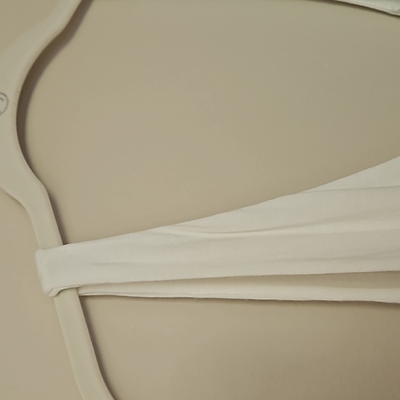 H&M Plunge & Deep V-neck & Back Lined Sleeveless Blouse EUC Off-white Cream, Lg - Picture 5 of 8